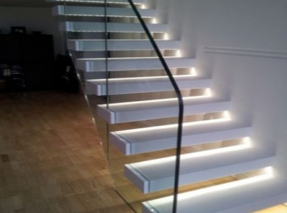 Cầu thang LED thông minh